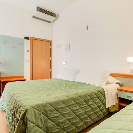 Hotel Astoria Misano Adriatico Exterior foto