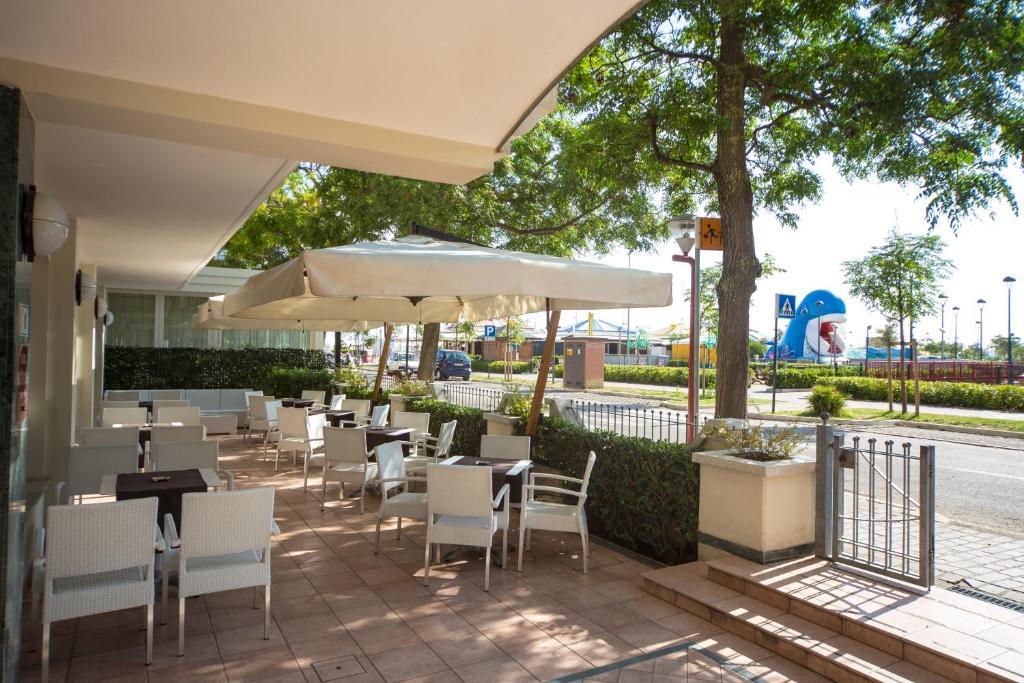 Hotel Astoria Misano Adriatico Exterior foto